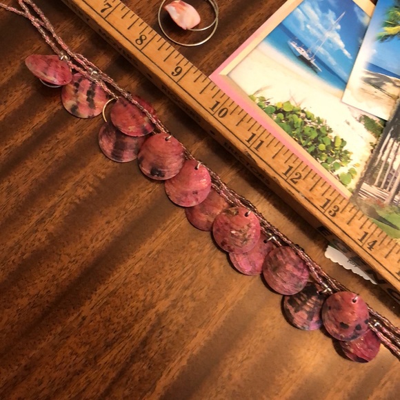 Pink shell reversible necklace and earrings set - Picture 11 of 12